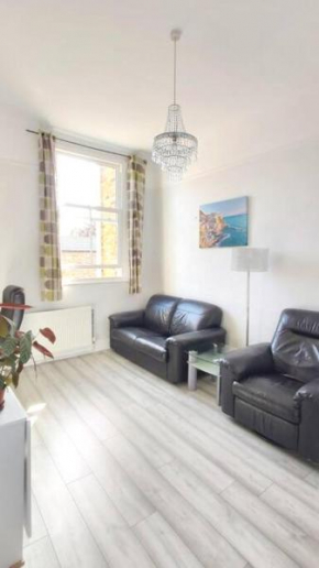 Bright 1-bedroom Apartment by River Thames, Surbiton